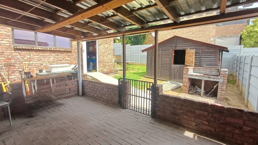 3 Bedroom Property for Sale in Strelitzia Park Eastern Cape